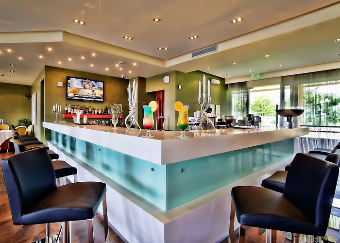 Royal Paradise & - Adults Friendly Complex